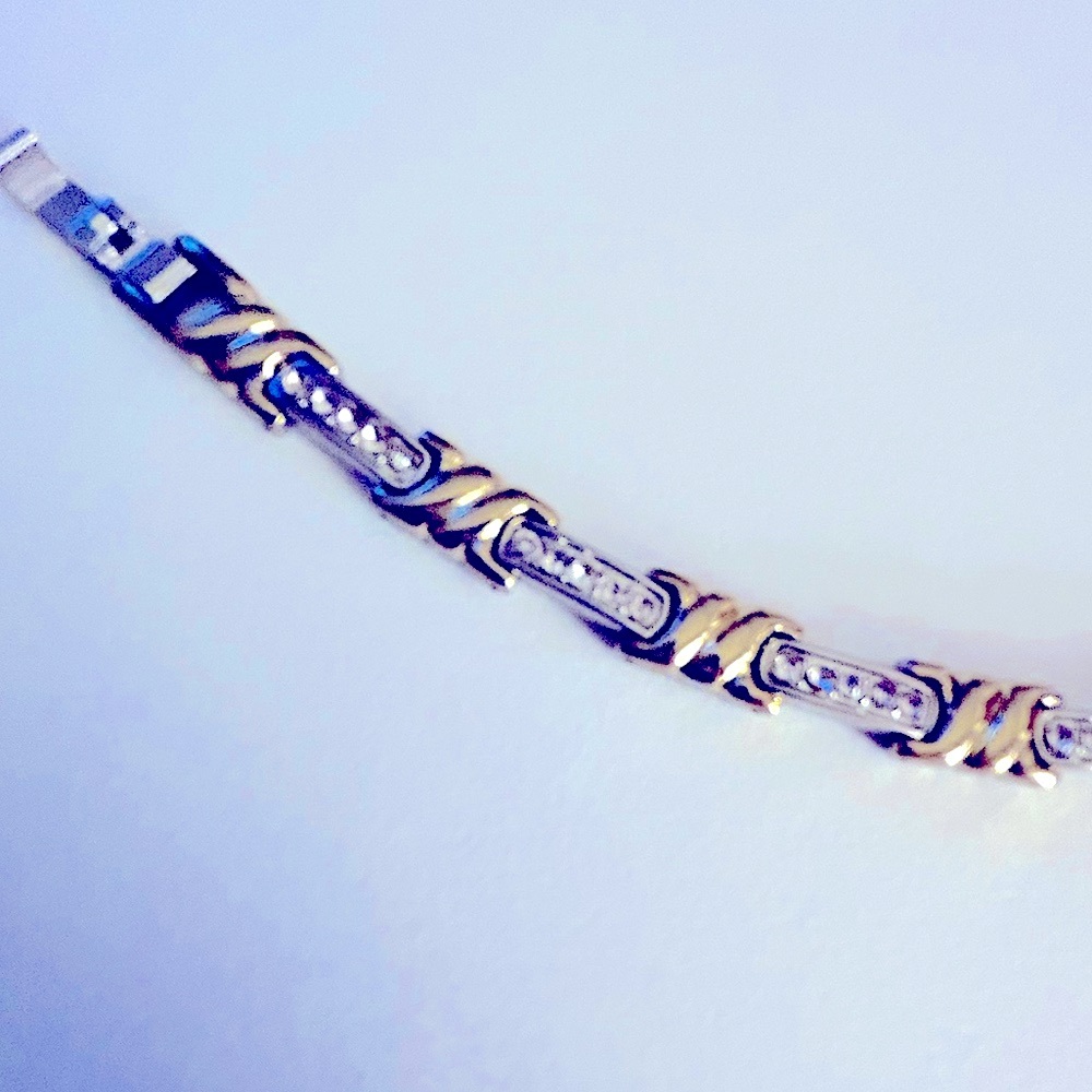 Bracelet Gold “x”s kisses & Silver Links w rhinestones 7-7.5”